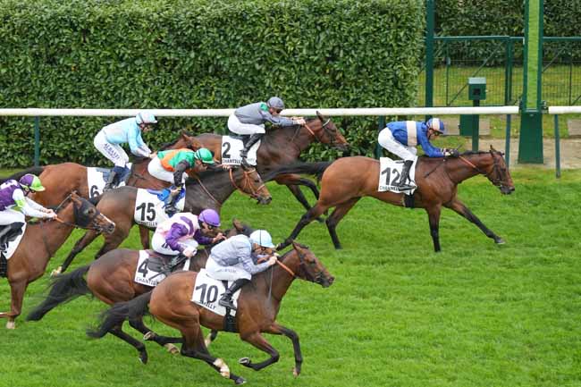 Photo d'arrivée de la course pmu PRIX DE ROISSY à CHANTILLY le Lundi 15 avril 2024