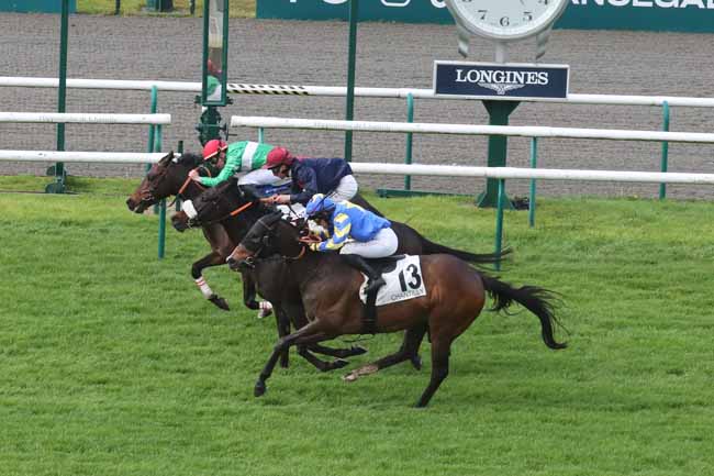 Photo d'arrivée de la course pmu PRIX DU PAVE DE THIERS à CHANTILLY le Lundi 15 avril 2024