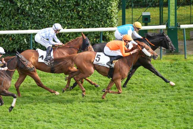 Photo d'arrivée de la course pmu PRIX DU BOURGET à CHANTILLY le Lundi 15 avril 2024