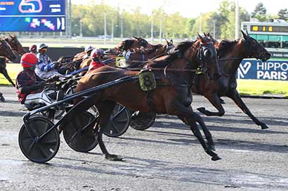 Photo d'arrivée de la course pmu PRIX CLORINDE à PARIS-VINCENNES le Mardi 16 avril 2024