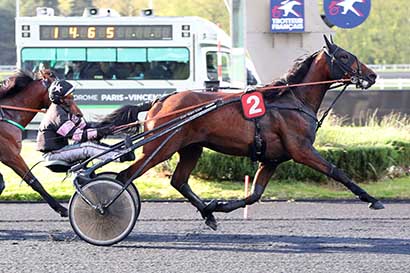 Photo d'arrivée de la course pmu PRIX CHLOE à PARIS-VINCENNES le Mardi 16 avril 2024