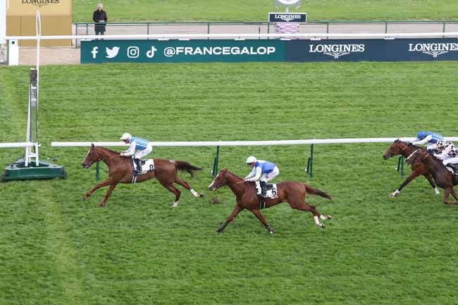 Photo d'arrivée de la course pmu PRIX DE VIROFLAY à LONGCHAMP le Jeudi 18 avril 2024