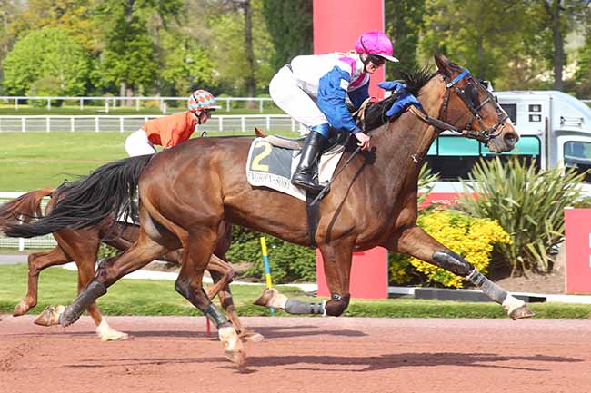 Photo d'arrivée de la course pmu PRIX DE FUMEL à ENGHIEN le Jeudi 18 avril 2024