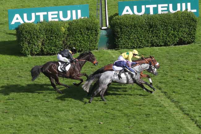 Photo d'arrivée de la course pmu PRIX MAURICE DE NEXON à AUTEUIL le Dimanche 21 avril 2024