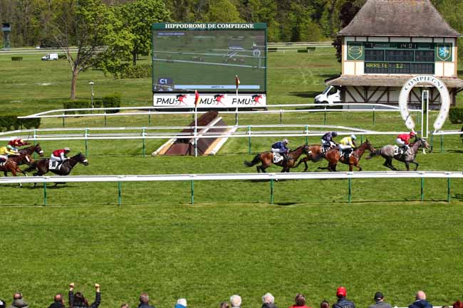 Photo d'arrivée de la course pmu PRIX GASTON BRANERE à COMPIEGNE le Mardi 23 avril 2024