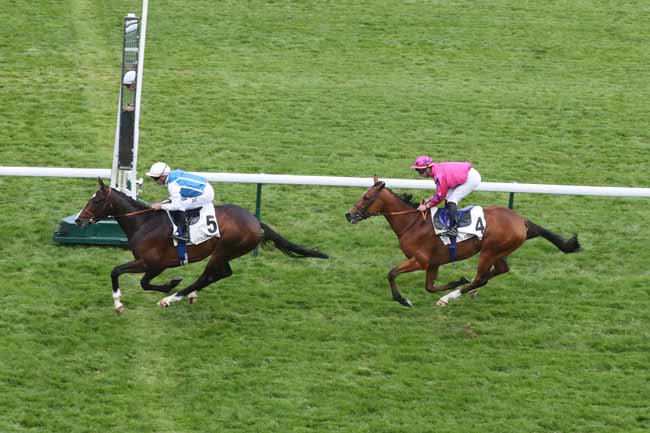 Photo d'arrivée de la course pmu PRIX DE FERRIERES à LONGCHAMP le Jeudi 25 avril 2024