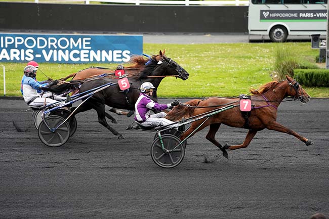 Photo d'arrivée de la course pmu PRIX SIRONE à PARIS-VINCENNES le Vendredi 26 avril 2024