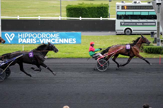 Photo d'arrivée de la course pmu PRIX ENIF à PARIS-VINCENNES le Vendredi 26 avril 2024