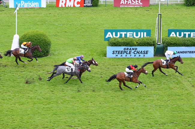 Photo d'arrivée de la course pmu PRIX MAGUELONNE à AUTEUIL le Samedi 27 avril 2024