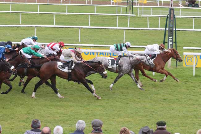Photo d'arrivée de la course pmu PRIX DES GRANDES FONTAINES à FONTAINEBLEAU le Mardi 30 avril 2024