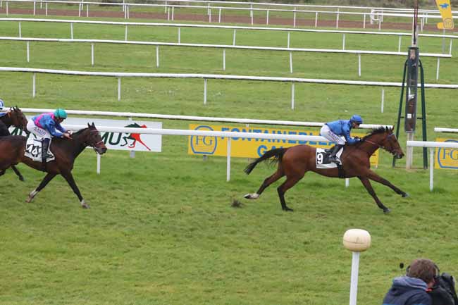 Photo d'arrivée de la course pmu PRIX DES CYPRES à FONTAINEBLEAU le Mardi 30 avril 2024