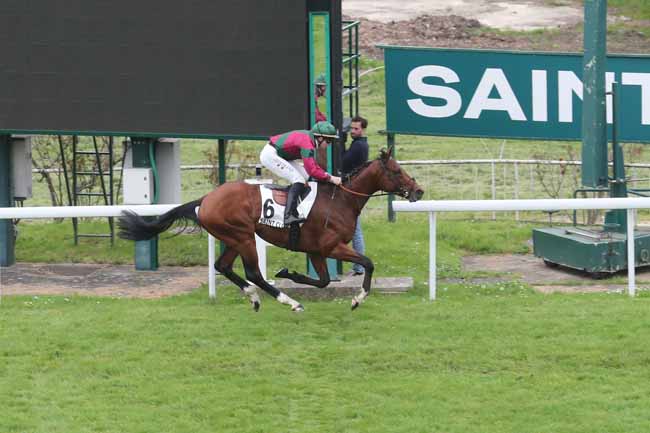 Photo d'arrivée de la course pmu PRIX PAUL-NOEL DELAHOUTRE - TROPHEE STUDIO HARCOURT à SAINT CLOUD le Mercredi 1 mai 2024