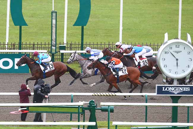 Photo d'arrivée de la course pmu PRIX DU MUSEE VIVANT DU CHEVAL à CHANTILLY le Jeudi 2 mai 2024