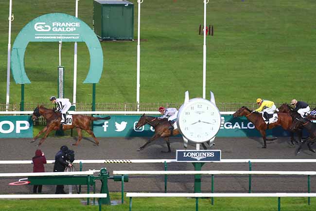 Photo d'arrivée de la course pmu PRIX DES GRANDES ECURIES à CHANTILLY le Jeudi 2 mai 2024