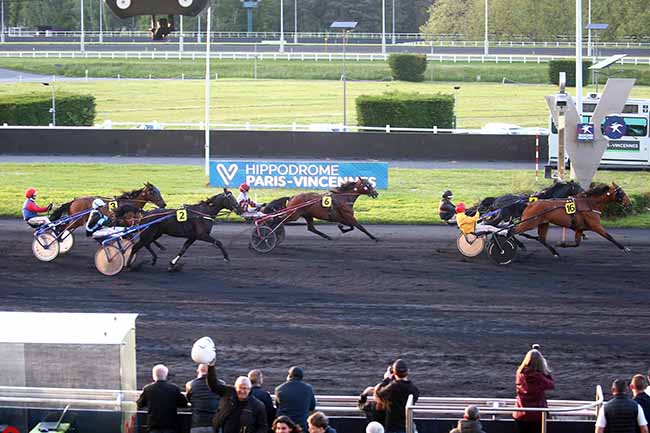 Photo d'arrivée de la course pmu PRIX BETTINA à PARIS-VINCENNES le Vendredi 3 mai 2024