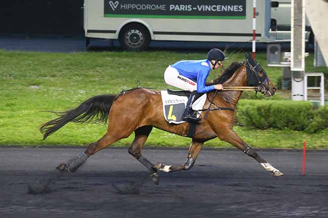 Photo d'arrivée de la course pmu PRIX ALIOTH à PARIS-VINCENNES le Vendredi 3 mai 2024