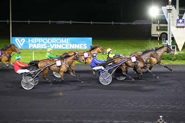 Photo d'arrivée de la course pmu PRIX ARACHNE à PARIS-VINCENNES le Vendredi 3 mai 2024