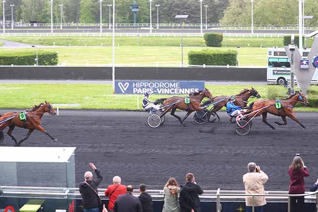 Photo d'arrivée de la course pmu PRIX DU ROUERGUE à PARIS-VINCENNES le Samedi 4 mai 2024