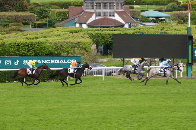 Photo d'arrivée de la course pmu PRIX DE LA LOMAGNE à SAINT CLOUD le Lundi 6 mai 2024