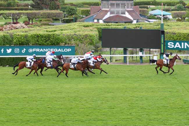 Photo d'arrivée de la course pmu PRIX DE LA VALLEE DU LOT à SAINT CLOUD le Lundi 6 mai 2024