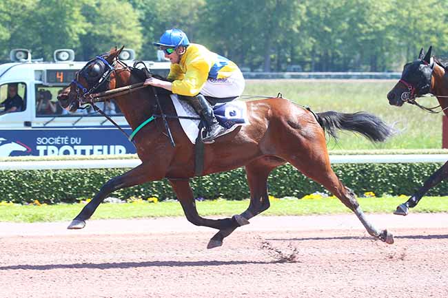 Photo d'arrivée de la course pmu PRIX HENRI BALLIERE - ETRIER 4 ANS Q2 à CAEN le Samedi 11 mai 2024