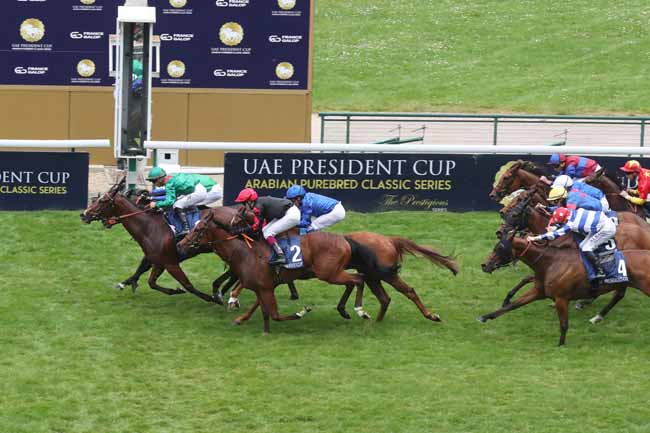 Photo d'arrivée de la course pmu EMIRATES POULE D'ESSAI DES POULICHES à LONGCHAMP le Dimanche 12 mai 2024