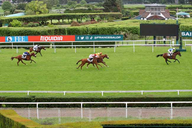 Photo d'arrivée de la course pmu PRIX LUNADIX à SAINT CLOUD le Mardi 14 mai 2024
