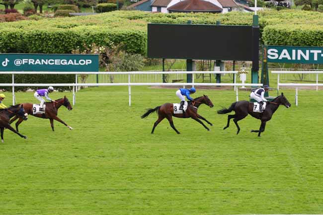 Photo d'arrivée de la course pmu PRIX JUMILHAC à SAINT CLOUD le Mardi 14 mai 2024