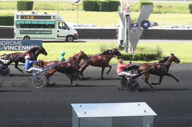 Photo d'arrivée de la course pmu PRIX DE FECAMP à PARIS-VINCENNES le Mercredi 15 mai 2024
