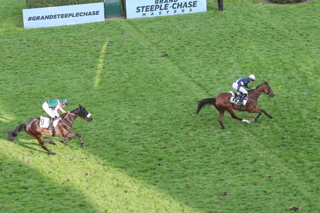 Photo d'arrivée de la course pmu PRIX CARMONT à AUTEUIL le Dimanche 19 mai 2024