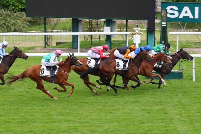 Photo d'arrivée de la course pmu PRIX LA BELLE II à SAINT CLOUD le Lundi 20 mai 2024