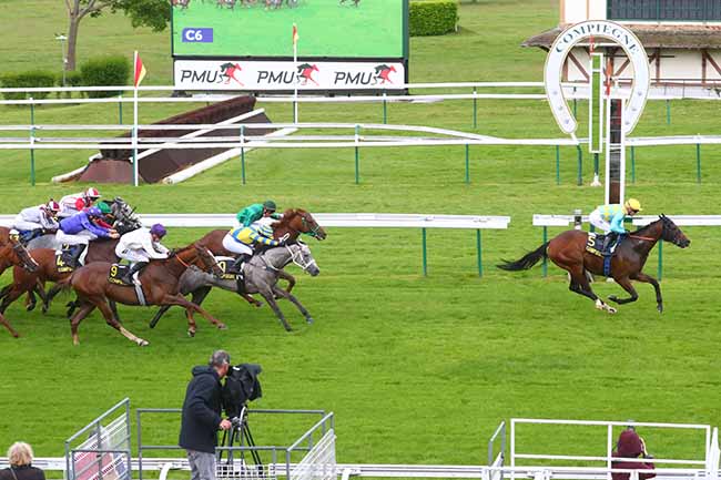 Photo d'arrivée de la course pmu PRIX DE L'IMPERATRICE MARIE-LOUISE à COMPIEGNE le Vendredi 24 mai 2024