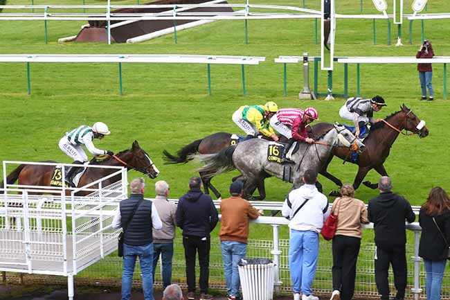 Photo d'arrivée de la course pmu PRIX DE L'IMPERATRICE EUGENIE à COMPIEGNE le Vendredi 24 mai 2024