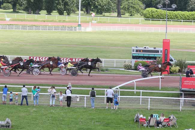 Photo d'arrivée de la course pmu PRIX DE LA PORTE DE SAINT-OUEN à ENGHIEN le Samedi 25 mai 2024
