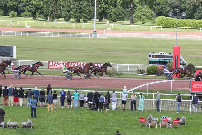 Photo d'arrivée de la course pmu PRIX DU RHONE à ENGHIEN le Samedi 25 mai 2024