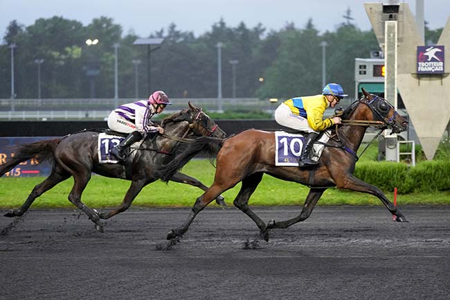 Photo d'arrivée de la course pmu PRIX LAVATER - ETRIER 4 ANS Q3 à PARIS-VINCENNES le Vendredi 31 mai 2024
