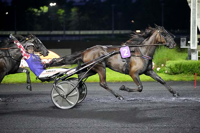 Photo d'arrivée de la course pmu PRIX TROPIQUES FM (PRIX ABUNDANTIA) à PARIS-VINCENNES le Vendredi 31 mai 2024