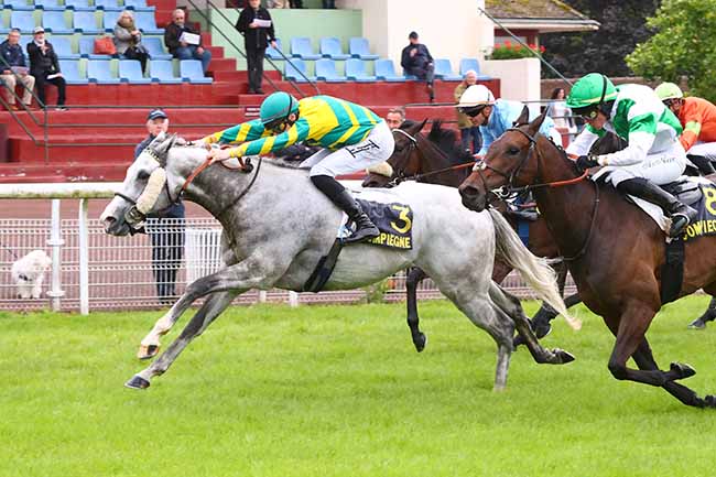 Photo d'arrivée de la course pmu PRIX D'AMELIE à COMPIEGNE le Vendredi 31 mai 2024