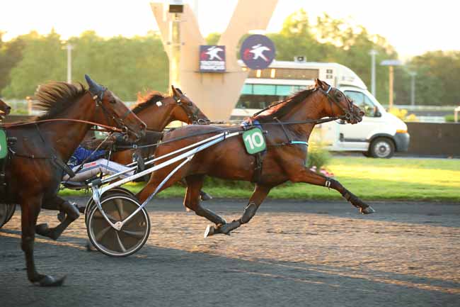 Photo d'arrivée de la course pmu PRIX D'ISTRES à PARIS-VINCENNES le Vendredi 7 juin 2024