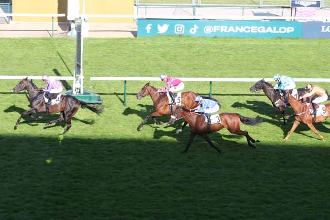 Photo d'arrivée de la course pmu PRIX DE L'ETANG DE BOULOGNE à LONGCHAMP le Dimanche 9 juin 2024
