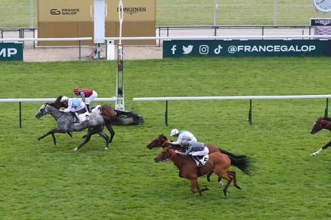 Photo d'arrivée de la course pmu PRIX DES PAVILLONS DE BERCY à LONGCHAMP le Dimanche 9 juin 2024