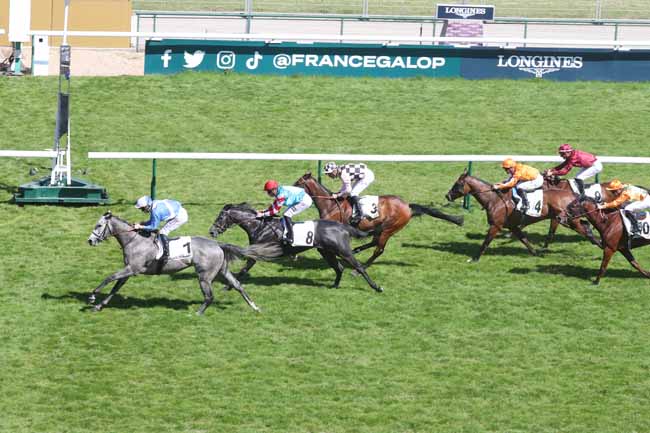 Photo d'arrivée de la course pmu PRIX VOLTERRA à LONGCHAMP le Dimanche 9 juin 2024