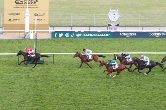 Photo d'arrivée de la course pmu LA COUPE à LONGCHAMP le Dimanche 9 juin 2024