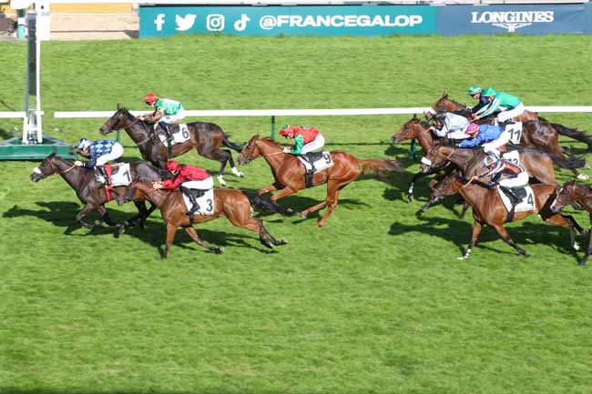 Photo d'arrivée de la course pmu PRIX DES PETITS CHAMPS à LONGCHAMP le Dimanche 9 juin 2024