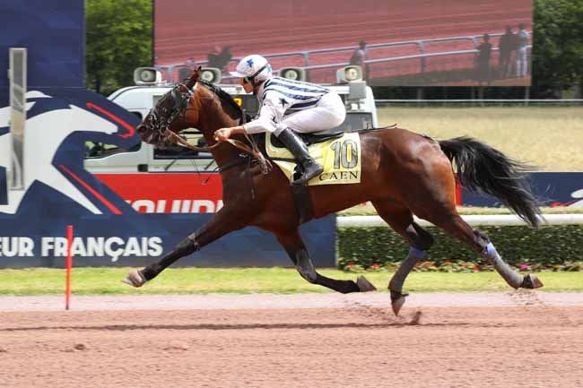 Photo d'arrivée de la course pmu PRIX DE CLECY à CAEN le Lundi 10 juin 2024