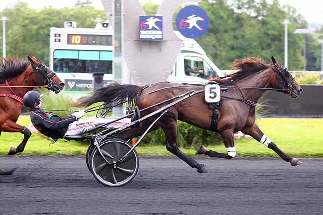 Photo d'arrivée de la course pmu PRIX TALITHA à PARIS-VINCENNES le Mardi 11 juin 2024