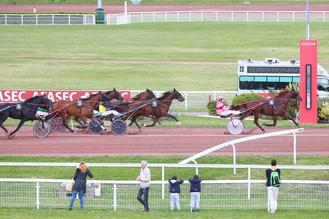 Photo d'arrivée de la course pmu PRIX DE BONNE-NOUVELLE à ENGHIEN le Samedi 15 juin 2024