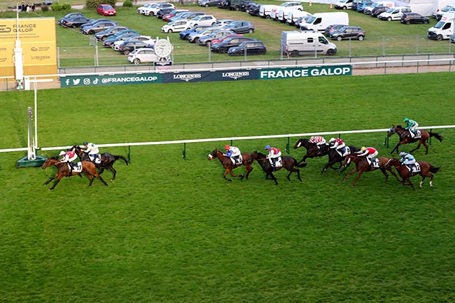 Photo d'arrivée de la course pmu PRIX DU PASSAGE DU BOIS DE BOULOGNE à LONGCHAMP le Jeudi 20 juin 2024