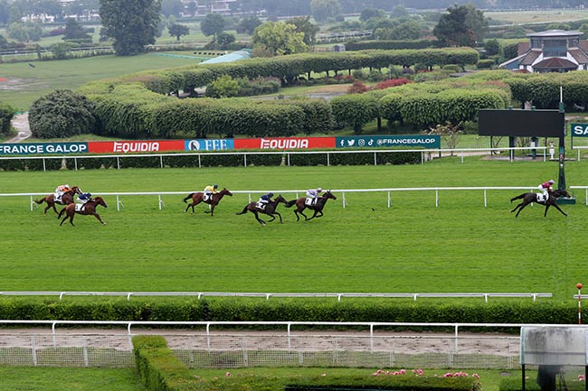 Photo d'arrivée de la course pmu PRIX DU CHATEAU DU VAL à SAINT CLOUD le Vendredi 21 juin 2024