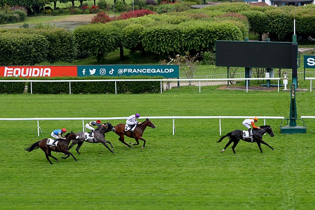 Photo d'arrivée de la course pmu PRIX VATELLOR à SAINT CLOUD le Vendredi 21 juin 2024